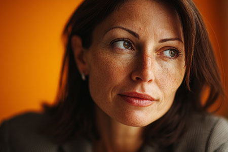 Viisi esimerkkiä myynnin ja markkinoinnin tekoälyagenteista